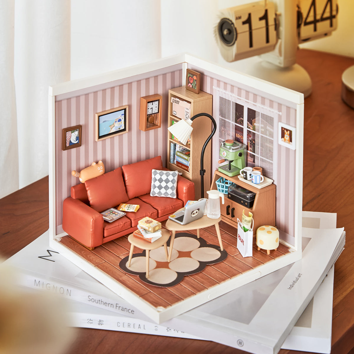Rolife Cozy Living Lounge Super Creator Miniature House DW007