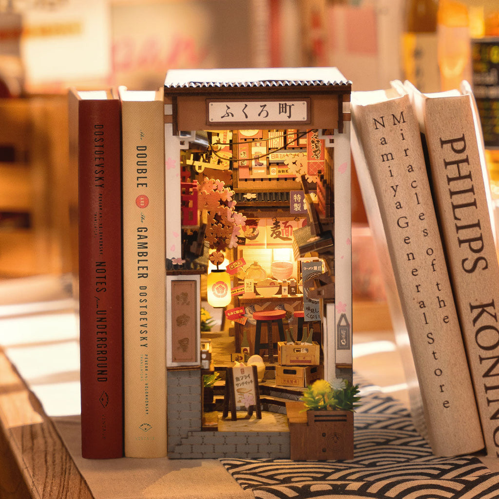 Rolife DIY Book Nook Kit - Sakura Wine Alley TGB11