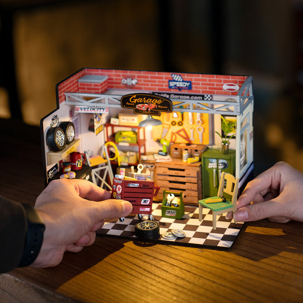 Rolife DIY Miniature House Kit - Garage Workshop  DG165