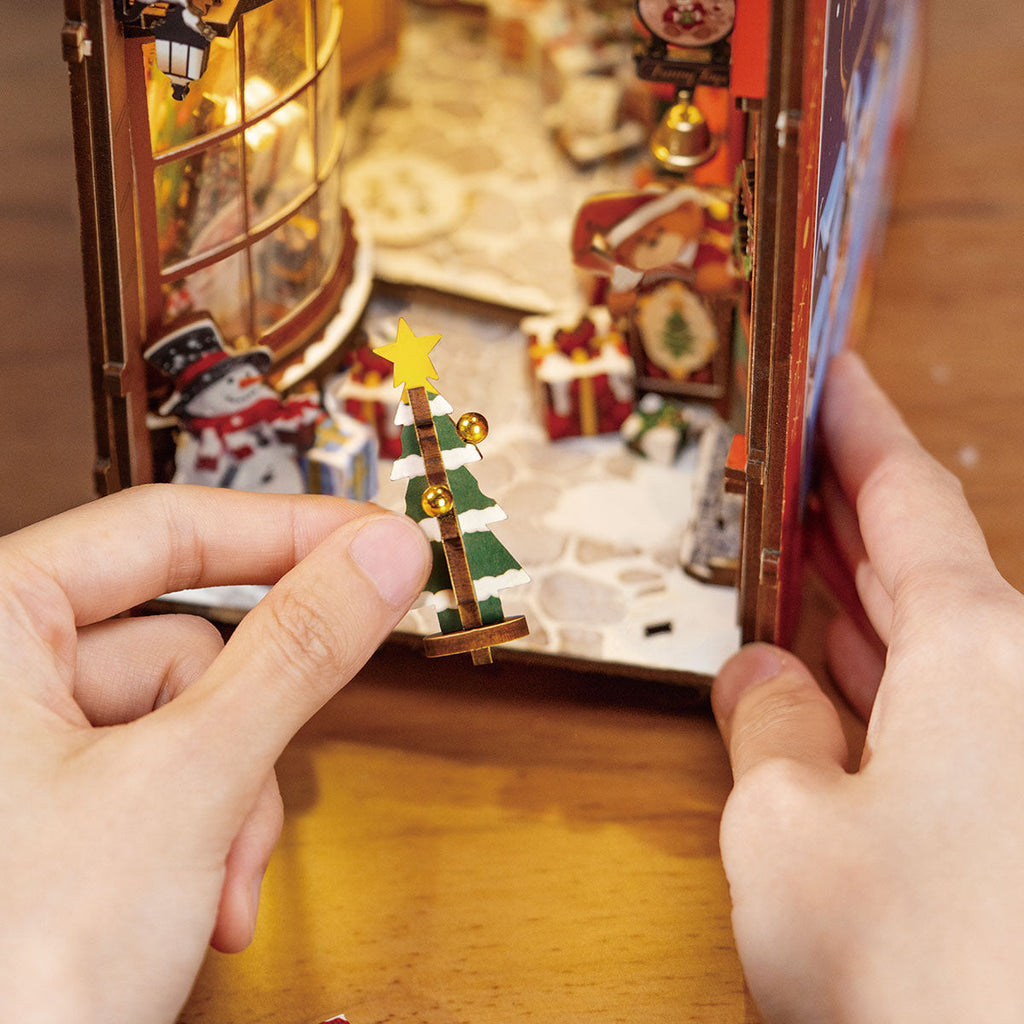 Rolife DIY Book Nook Kit -  Christmas Street TGC06