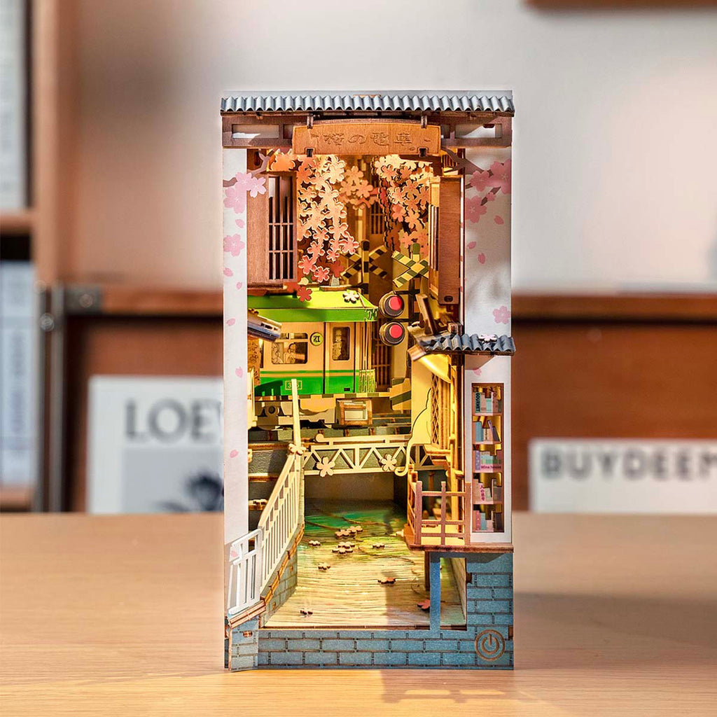 Rolife DIY Book Nook Kit - Sakura Densya TGB01