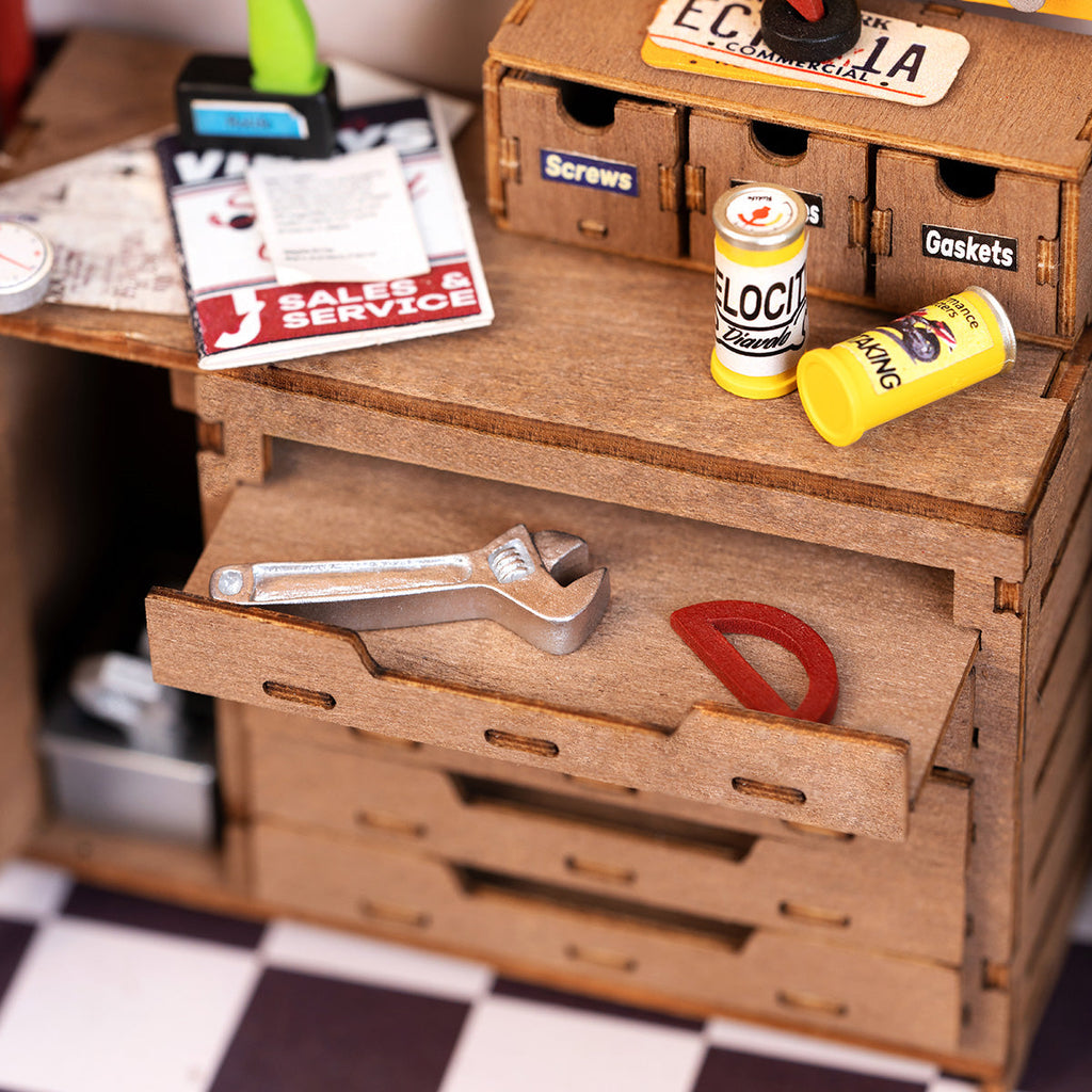 Rolife DIY Miniature House Kit - Garage Workshop  DG165