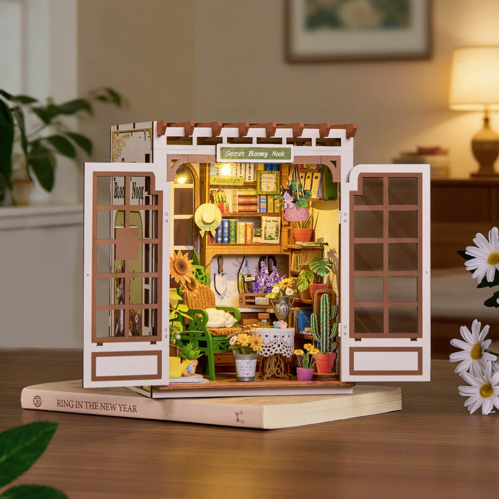 Rolife DIY Book Nook Kit - Secret Bloomy Nook TGE04