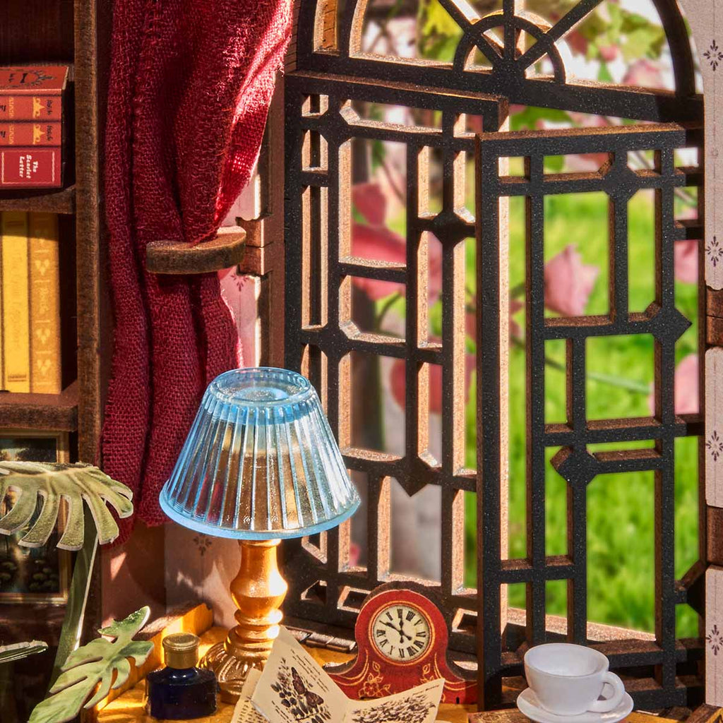 Rolife DIY Book Nook Kit - Silent Corner Study TGE02