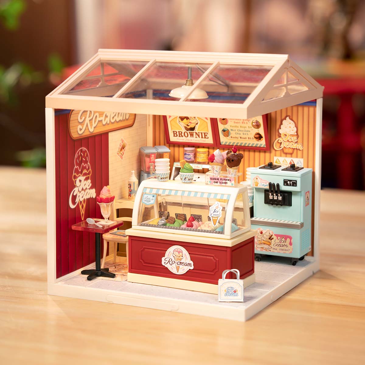 Rolife Flavorful Ice Cream Super Creator Miniature House DW018B